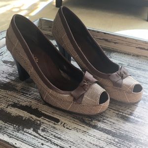 Aerosoles plaid peep-toe heels